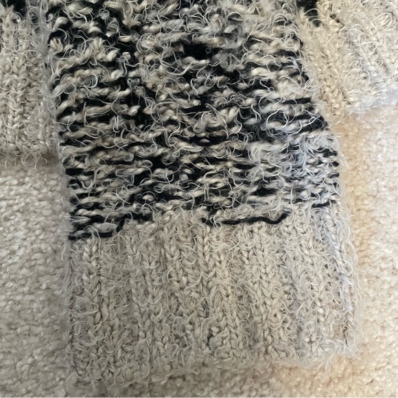 Bardot - Waterfall style animal print fuzzy sweater - Picture 4 of 11